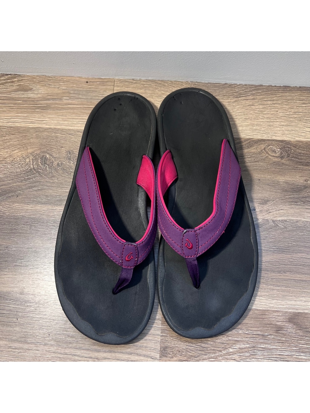 OluKai Black and Magenta Flip Flops, Women's Size 9